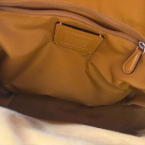 Coach vale Charlie backpack horse carriage Yellow limited edition - Picture 4 of 5